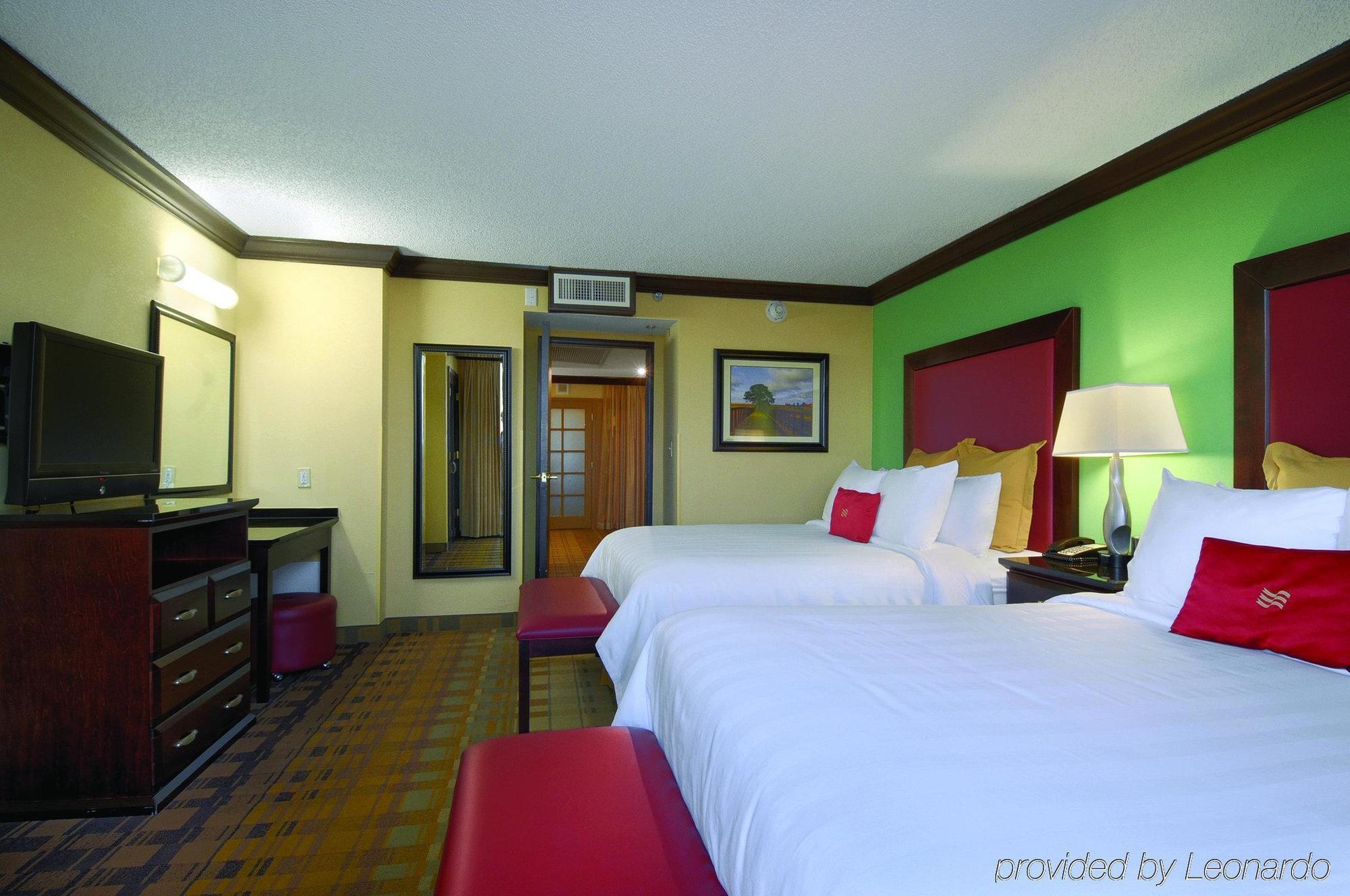 Crowne Plaza Suites Houston - Near Sugar Land Стая снимка