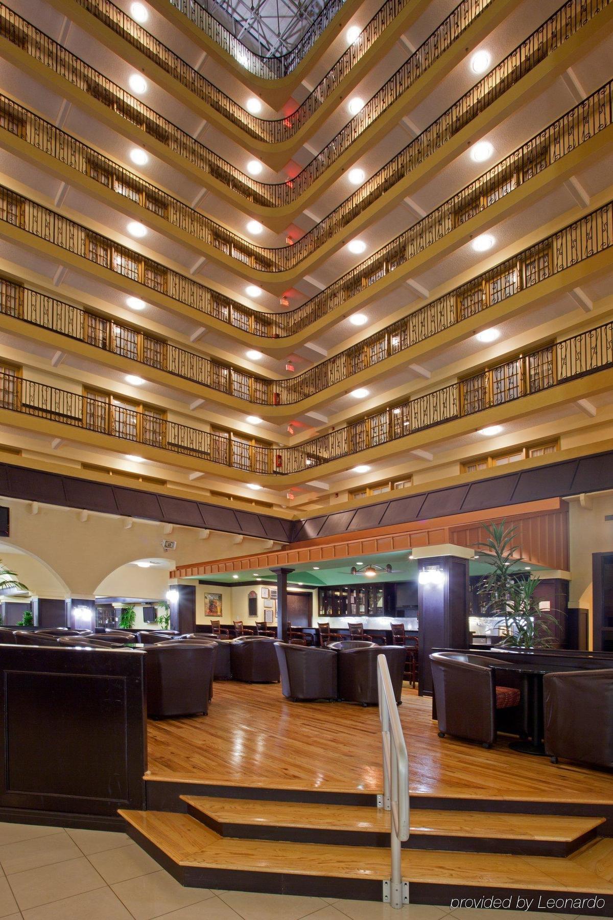 Crowne Plaza Suites Houston - Near Sugar Land Интериор снимка