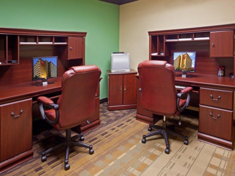Crowne Plaza Suites Houston - Near Sugar Land Съоръжения снимка