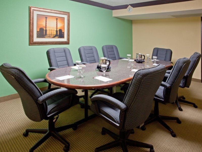 Crowne Plaza Suites Houston - Near Sugar Land Съоръжения снимка