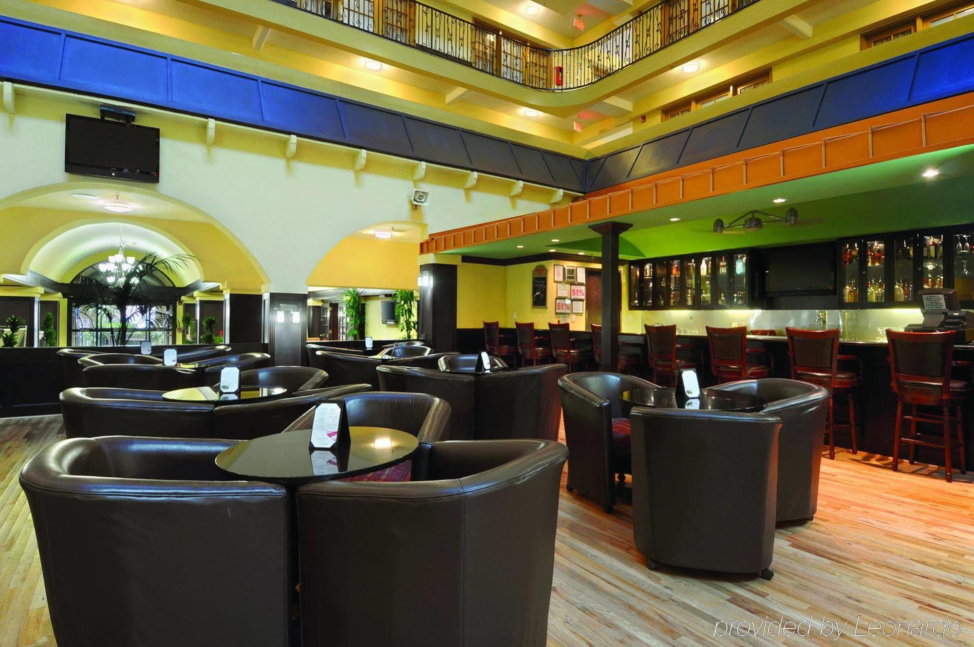Crowne Plaza Suites Houston - Near Sugar Land Ресторант снимка