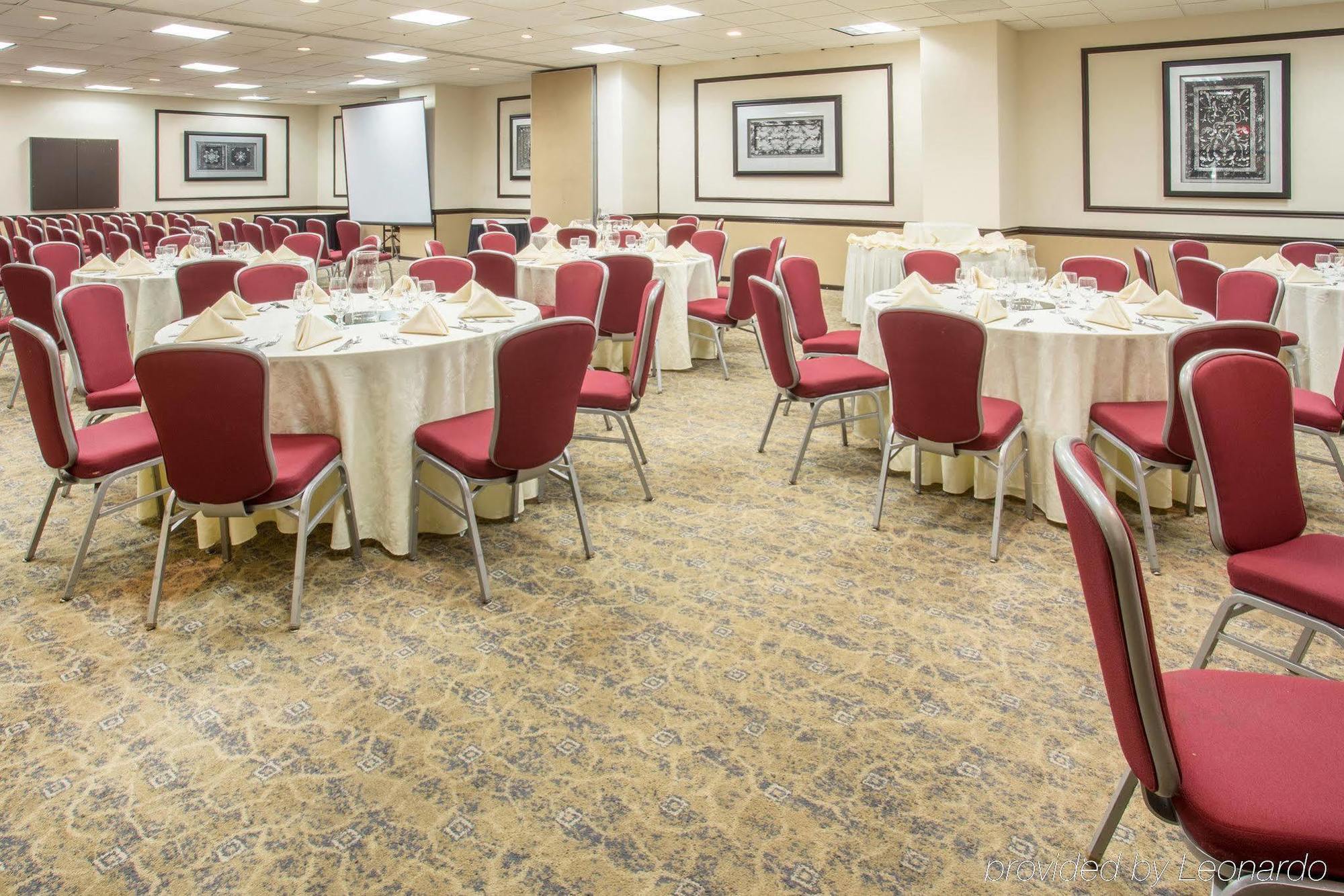 Crowne Plaza Suites Houston - Near Sugar Land Екстериор снимка