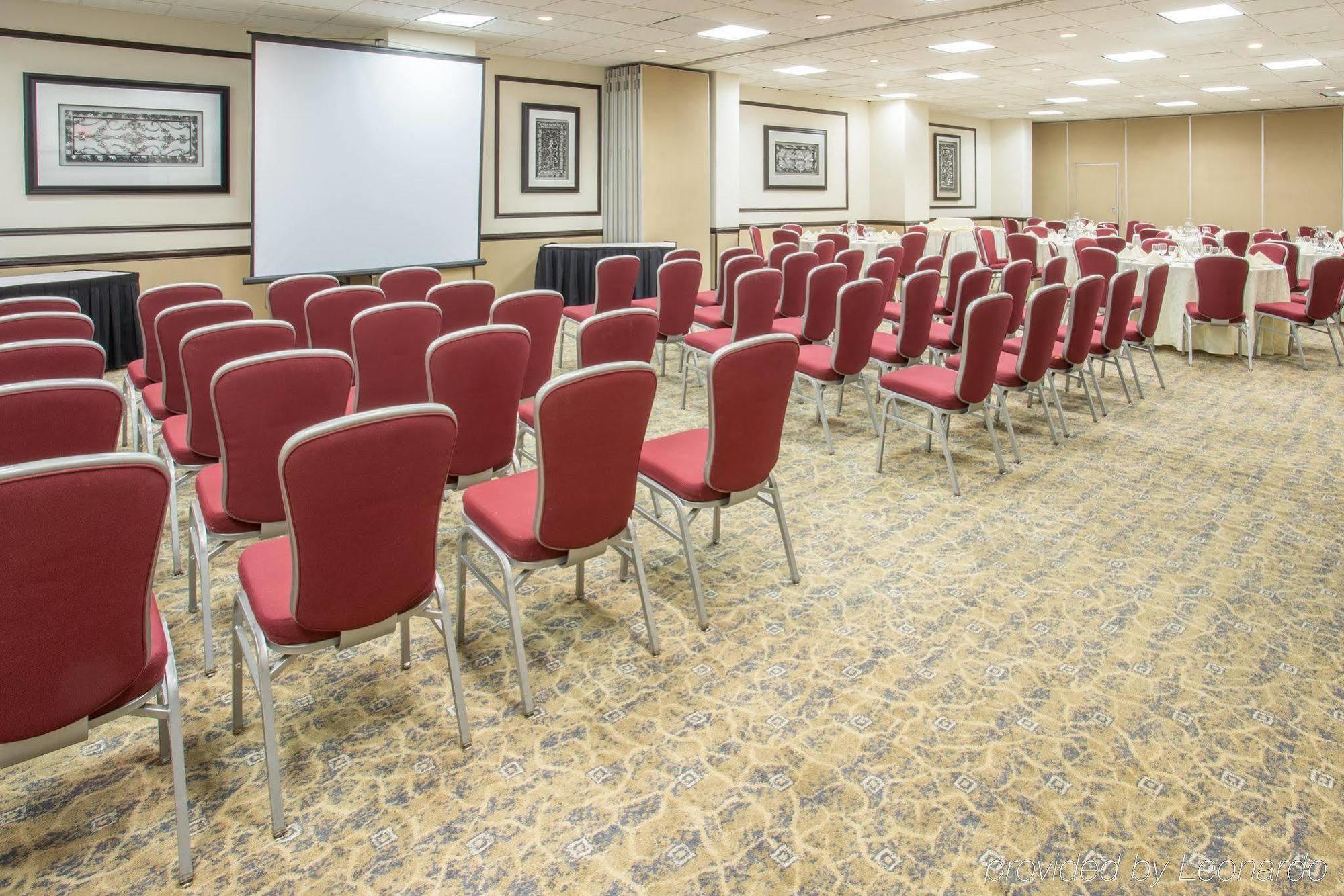 Crowne Plaza Suites Houston - Near Sugar Land Екстериор снимка