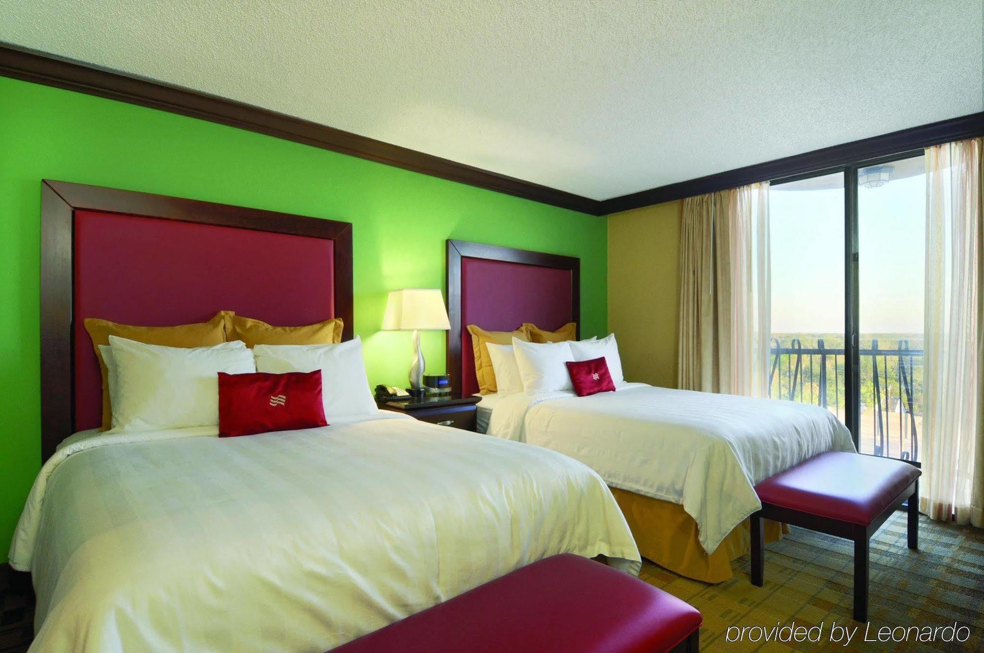 Crowne Plaza Suites Houston - Near Sugar Land Стая снимка