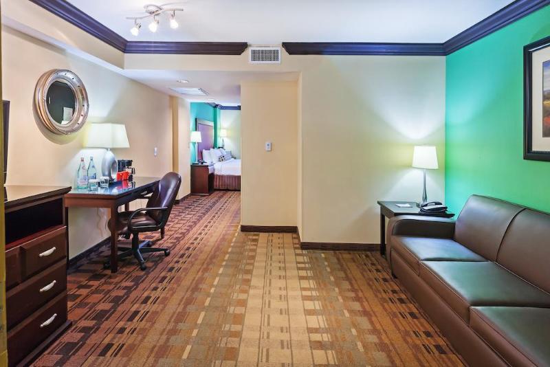 Crowne Plaza Suites Houston - Near Sugar Land Екстериор снимка
