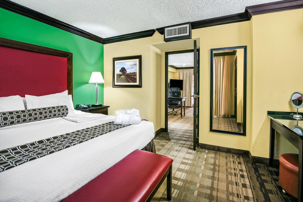 Crowne Plaza Suites Houston - Near Sugar Land Екстериор снимка