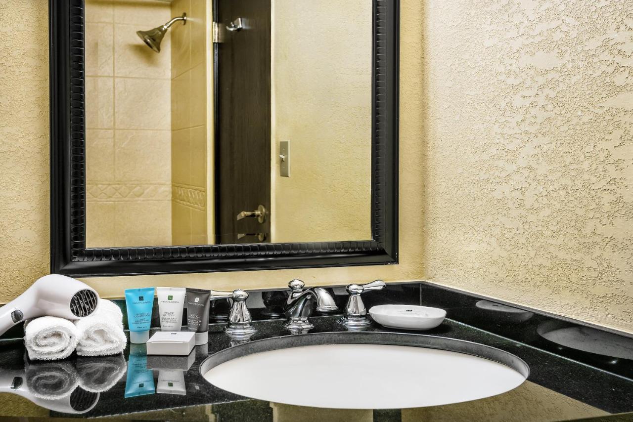 Crowne Plaza Suites Houston - Near Sugar Land Стая снимка