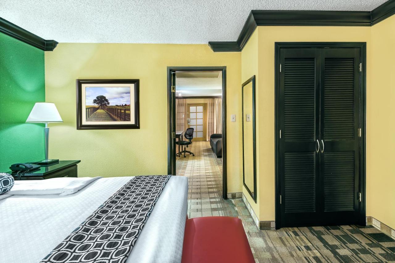 Crowne Plaza Suites Houston - Near Sugar Land Екстериор снимка
