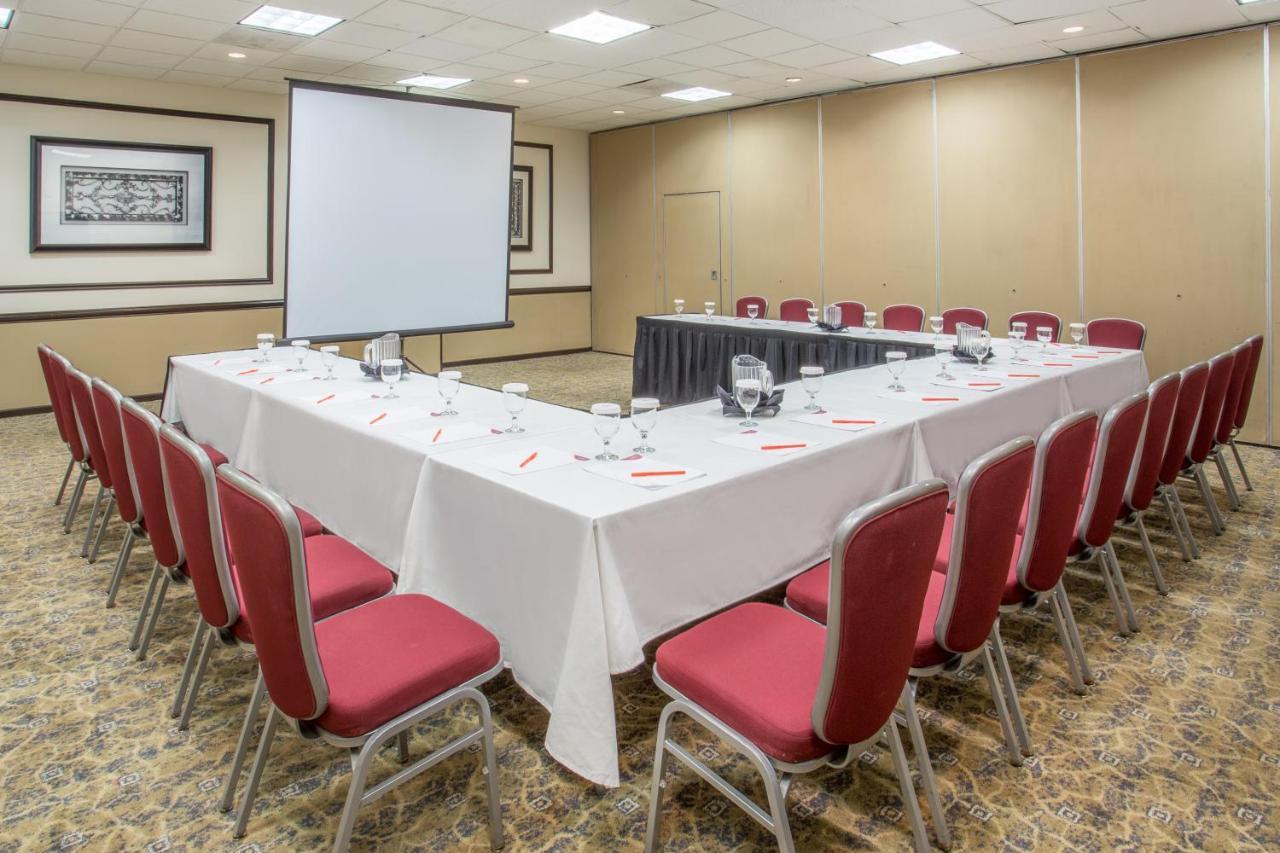 Crowne Plaza Suites Houston - Near Sugar Land Екстериор снимка