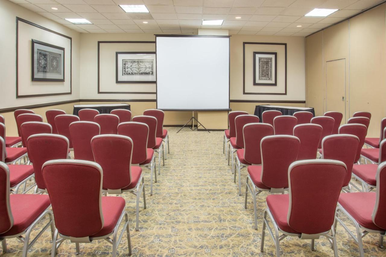 Crowne Plaza Suites Houston - Near Sugar Land Екстериор снимка