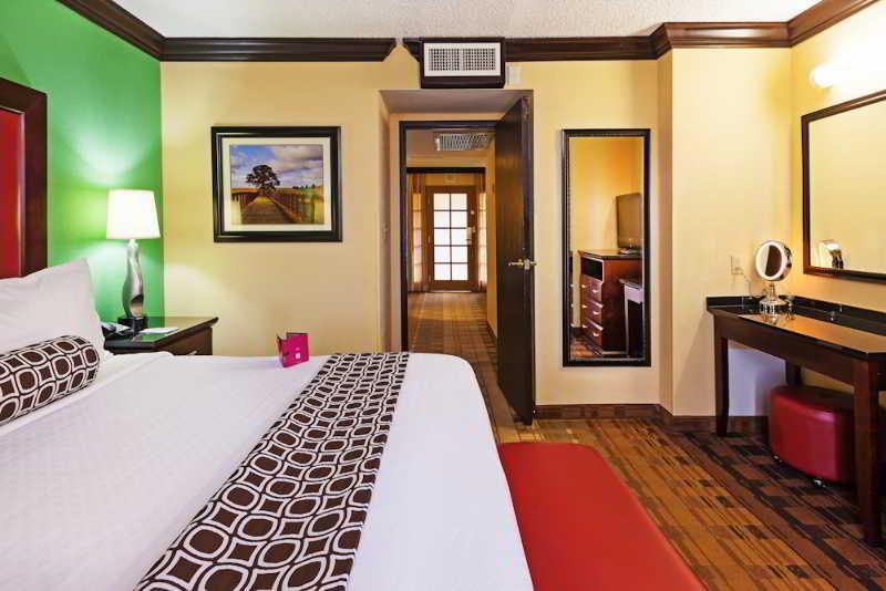 Crowne Plaza Suites Houston - Near Sugar Land Екстериор снимка